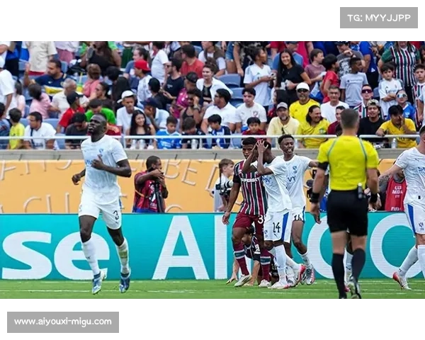 皇马全队随阿隆索欧冠前赴安菲尔德献花 致敬若塔彰显足球情谊