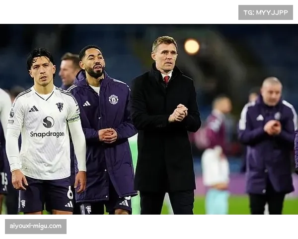 赛后通讯:伯恩利绝平后保级希望重燃,主教练与球迷赛后长时间互动